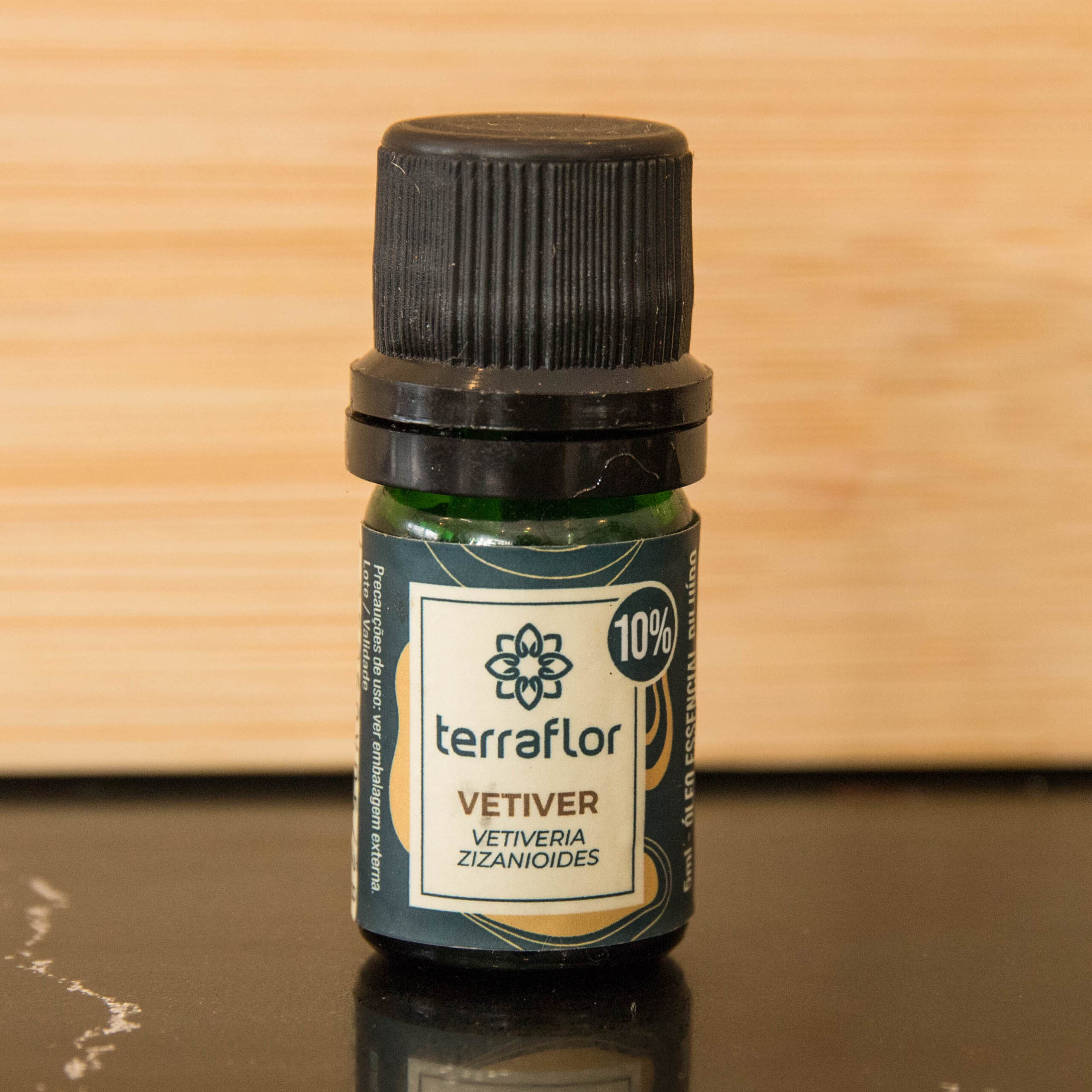 שמן אתרי וטיור