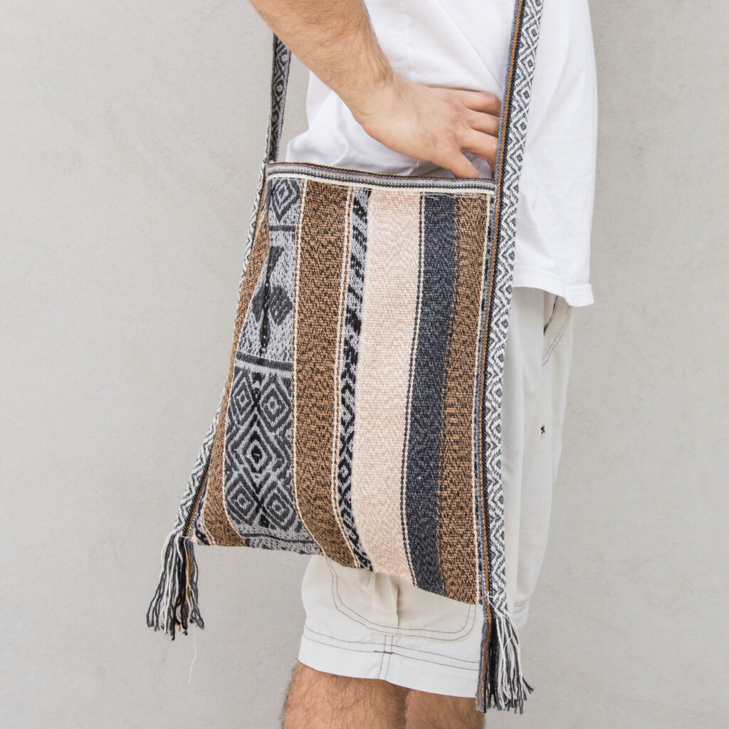 תיקי צד "אינטי"